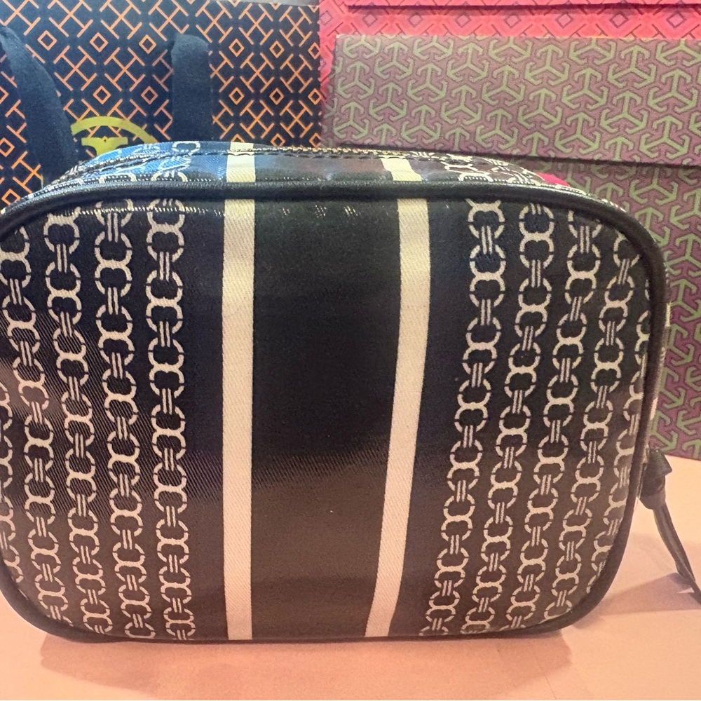 Tory Burch Black and White Chain Pattern Bag Authentic comes with box/bag - Picture 3 of 4